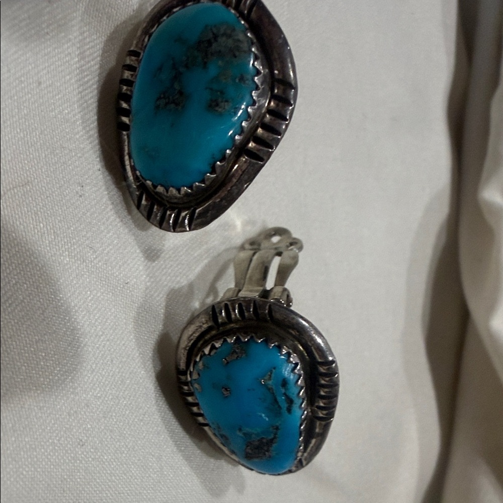 Vintage Turquoise and Silver Women's clip-on Earrings - Picture 4 of 4